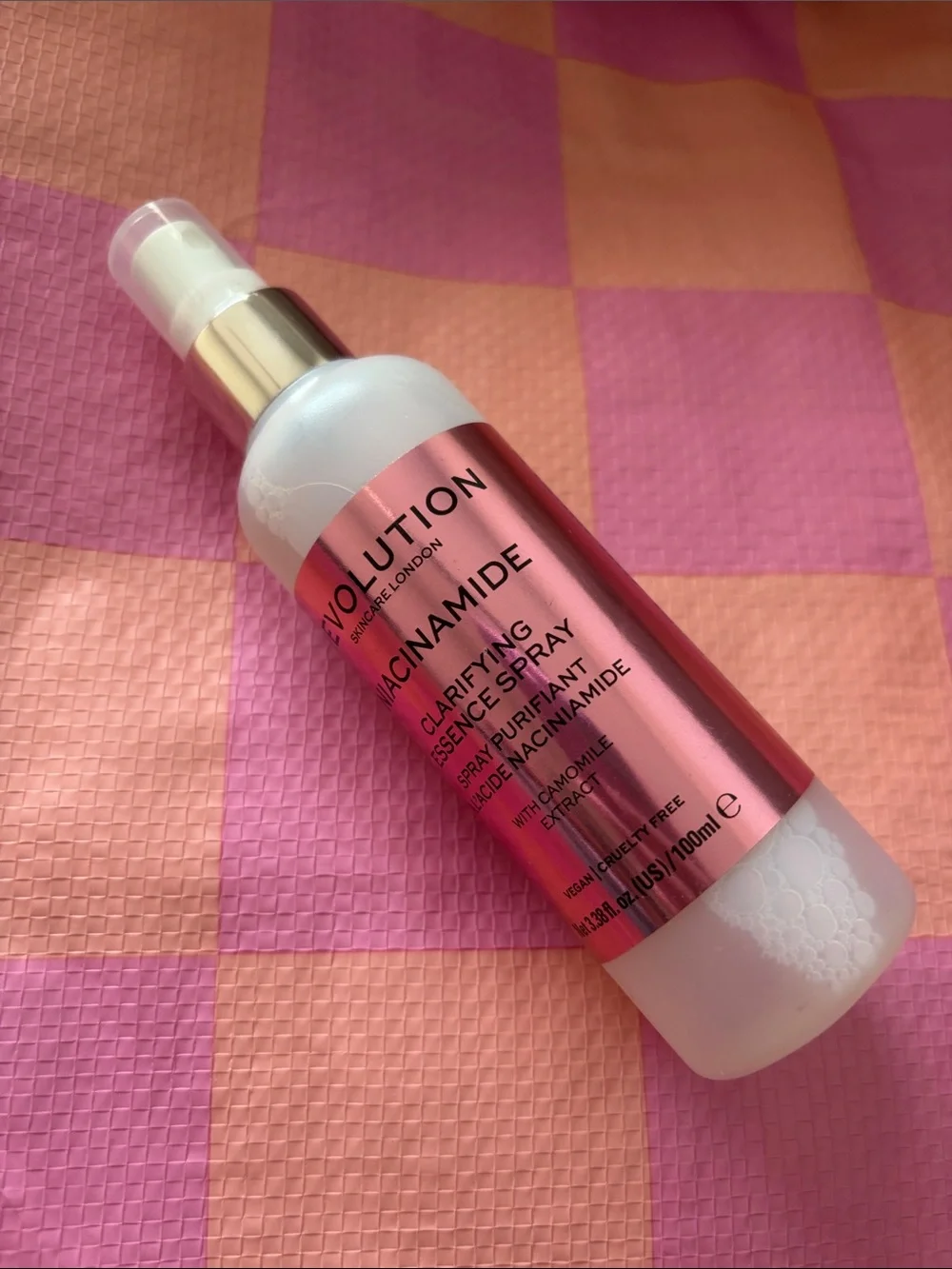 Revolution Niacinamide Clarifying Face Spray - Metallic Pink